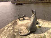 Singapura cat statues